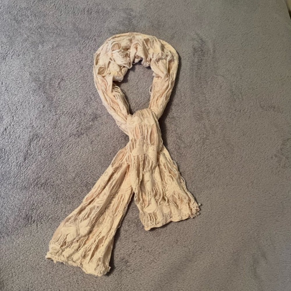Three Cheers Decorative Butterfly Patterned Light Pink Scarf